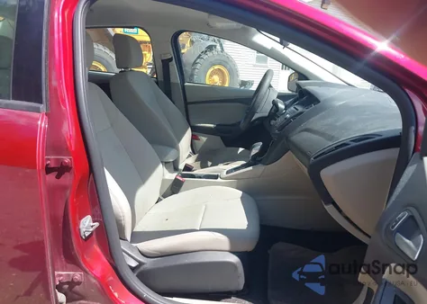 2017 Ford Focus Se z USA, uszkodzony, nr VIN 1FADP3F2XHL294837